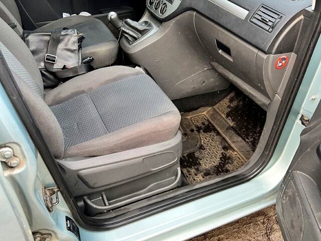 Синий Форд Си-Макс, объемом двигателя 1.6 л и пробегом 211 тыс. км за 4600 $, фото 1 на Automoto.ua