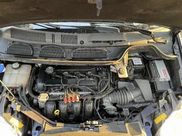 Синий Форд Си-Макс, объемом двигателя 1.8 л и пробегом 333 тыс. км за 4300 $, фото 6 на Automoto.ua