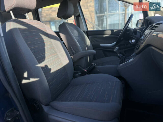 Синий Форд Си-Макс, объемом двигателя 1.6 л и пробегом 242 тыс. км за 5600 $, фото 36 на Automoto.ua