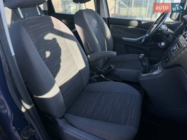 Синий Форд Си-Макс, объемом двигателя 1.6 л и пробегом 242 тыс. км за 5600 $, фото 37 на Automoto.ua