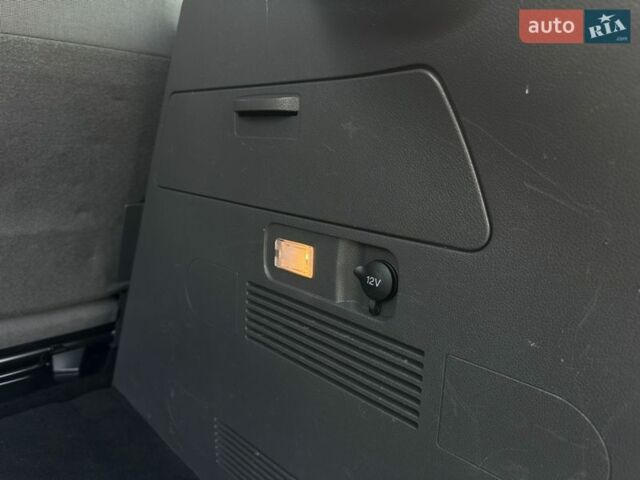 Синий Форд Си-Макс, объемом двигателя 1.6 л и пробегом 242 тыс. км за 5500 $, фото 52 на Automoto.ua