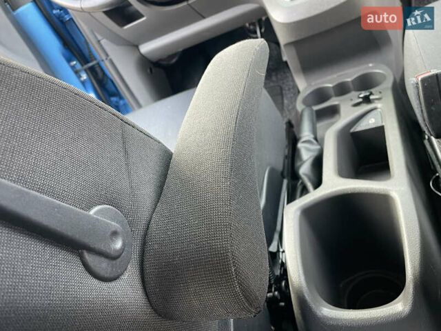 Синій Форд Сі-Макс, об'ємом двигуна 2 л та пробігом 230 тис. км за 6650 $, фото 68 на Automoto.ua