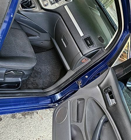 Синий Форд Си-Макс, объемом двигателя 1.8 л и пробегом 380 тыс. км за 5197 $, фото 4 на Automoto.ua