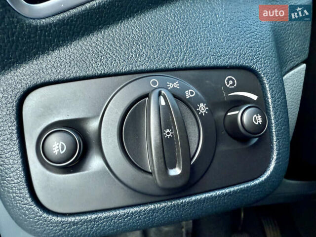 Синий Форд Си-Макс, объемом двигателя 1.6 л и пробегом 173 тыс. км за 6999 $, фото 18 на Automoto.ua