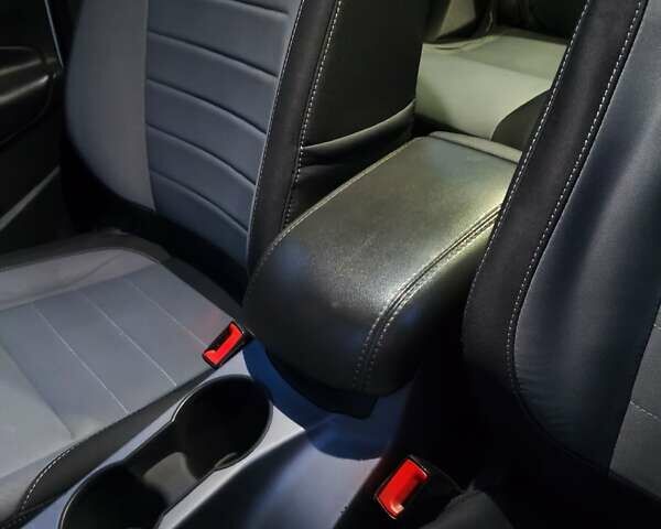 Синій Форд Сі-Макс, об'ємом двигуна 2 л та пробігом 270 тис. км за 7100 $, фото 24 на Automoto.ua