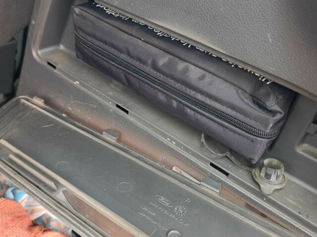 Синий Форд Си-Макс, объемом двигателя 2 л и пробегом 340 тыс. км за 4500 $, фото 15 на Automoto.ua