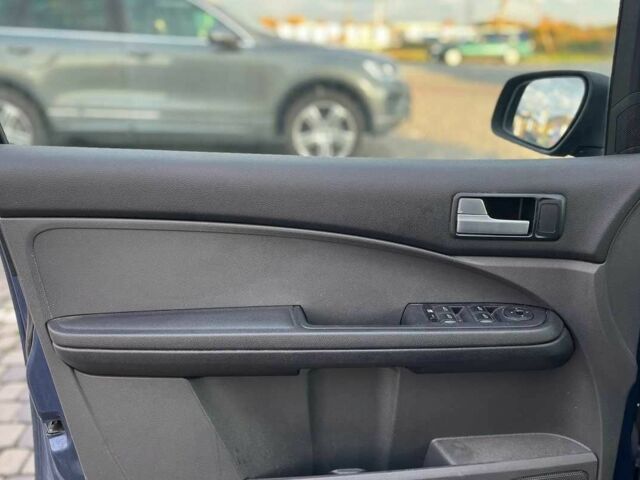 Форд Сі-Макс 2006 у Мукачеве на Automoto.ua Синій Форд Сі-Макс, об'ємом двигуна 1.8 л та пробігом 198 тис. км за 5200 $, фото 17 на Automoto.ua