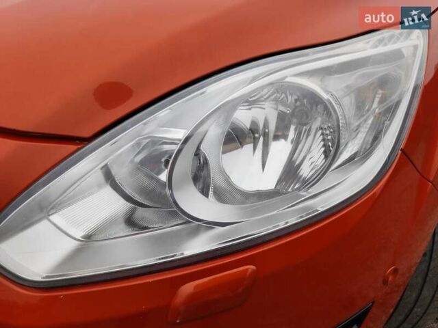 Оранжевый Форд Си-Макс, объемом двигателя 1.6 л и пробегом 232 тыс. км за 7850 $, фото 58 на Automoto.ua