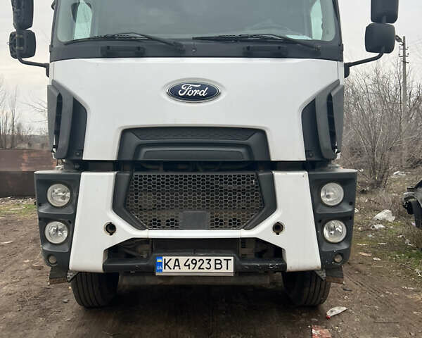 Білий Форд Карго, об'ємом двигуна 12.9 л та пробігом 180 тис. км за 65000 $, фото 4 на Automoto.ua