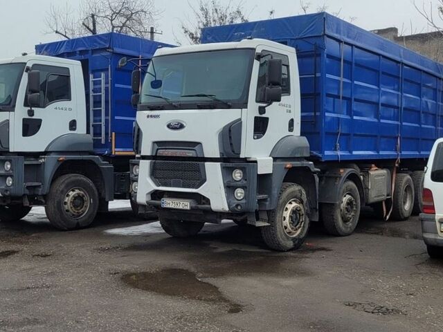 Белый Форд Карго, объемом двигателя 12.7 л и пробегом 175 тыс. км за 75000 $, фото 3 на Automoto.ua