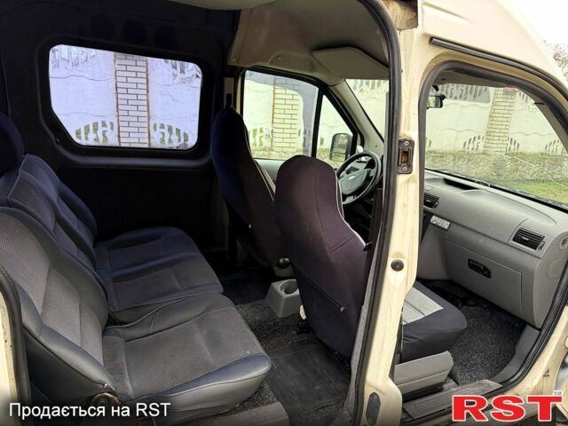 Белый Форд Коннект, объемом двигателя 1.8 л и пробегом 230 тыс. км за 4000 $, фото 7 на Automoto.ua