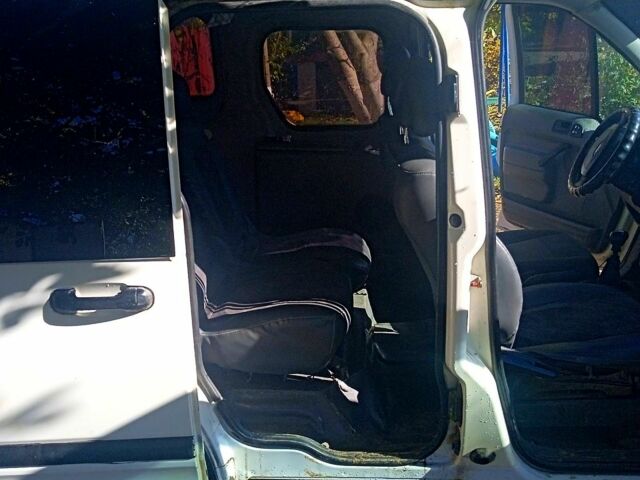 Форд Коннект 2003 в Снигиревке на Automoto.ua Белый Форд Коннект, объемом двигателя 1.8 л и пробегом 620 тыс. км за 3500 $, фото 2 на Automoto.ua