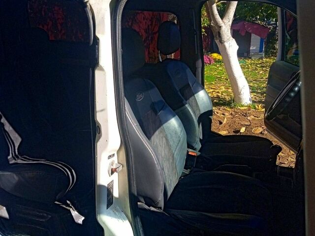 Форд Коннект 2003 в Снигиревке на Automoto.ua Белый Форд Коннект, объемом двигателя 1.8 л и пробегом 620 тыс. км за 3500 $, фото 6 на Automoto.ua