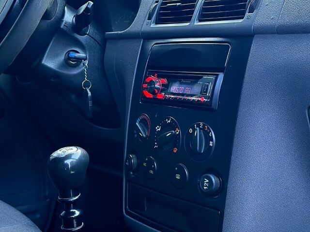 Белый Форд Коннект, объемом двигателя 1.8 л и пробегом 500 тыс. км за 4100 $, фото 10 на Automoto.ua