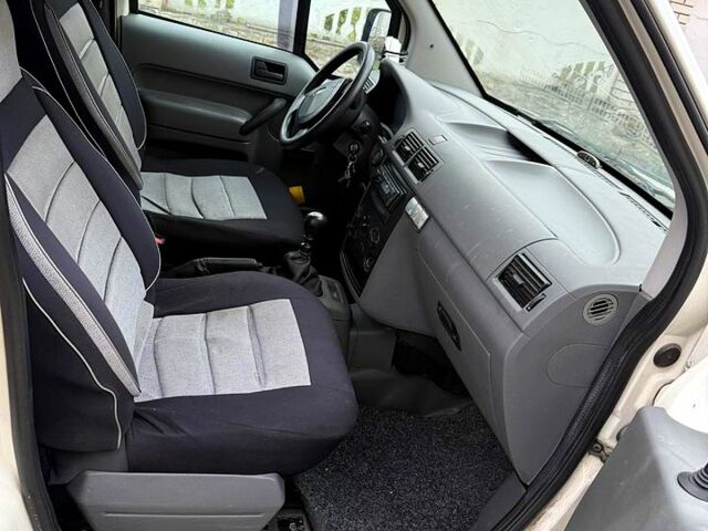 Белый Форд Коннект, объемом двигателя 1.8 л и пробегом 230 тыс. км за 4000 $, фото 6 на Automoto.ua