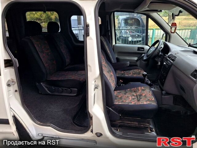 Белый Форд Коннект, объемом двигателя 1.8 л и пробегом 400 тыс. км за 3750 $, фото 4 на Automoto.ua