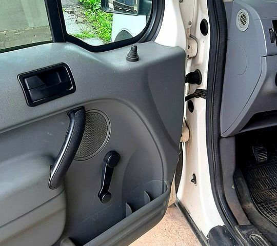 Белый Форд Коннект, объемом двигателя 1.8 л и пробегом 0 тыс. км за 4400 $, фото 3 на Automoto.ua