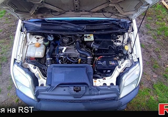 Білий Форд Коннект, об'ємом двигуна 1.8 л та пробігом 313 тис. км за 4500 $, фото 3 на Automoto.ua