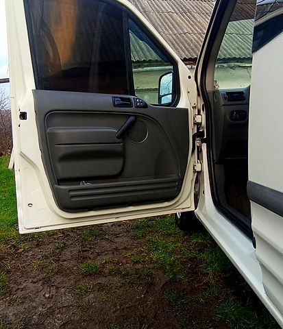 Білий Форд Коннект, об'ємом двигуна 1.8 л та пробігом 313 тис. км за 4500 $, фото 1 на Automoto.ua