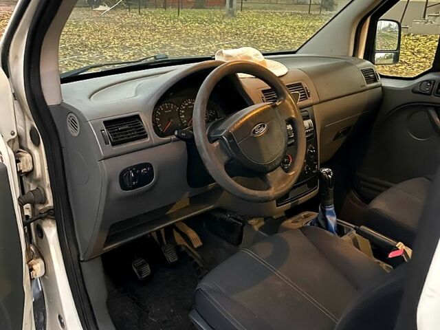 Білий Форд Коннект, об'ємом двигуна 1.8 л та пробігом 350 тис. км за 3200 $, фото 10 на Automoto.ua