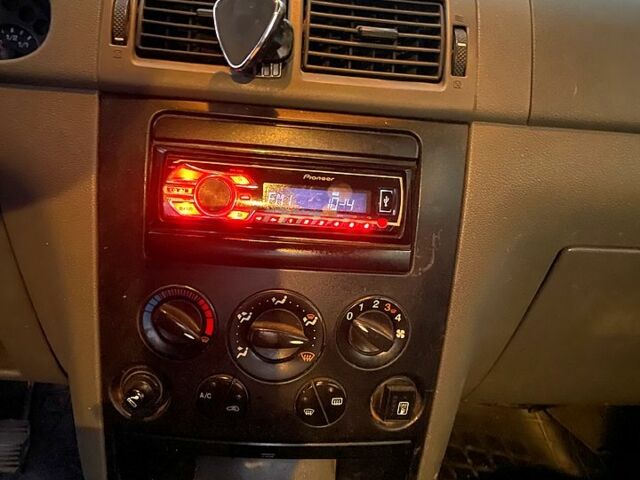 Білий Форд Коннект, об'ємом двигуна 1.8 л та пробігом 350 тис. км за 3200 $, фото 12 на Automoto.ua