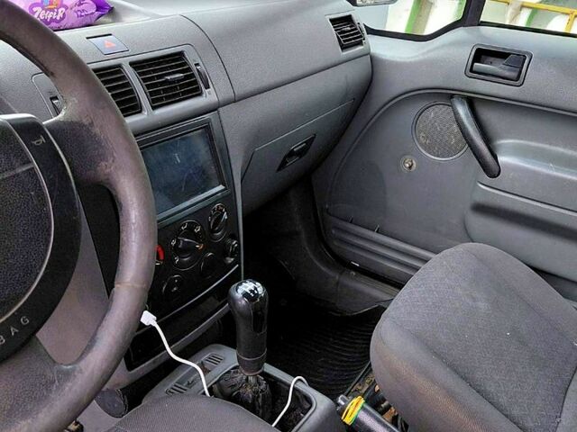 Форд Коннект 2004 в Черноморске (Ильичевске) на Automoto.ua Белый Форд Коннект, объемом двигателя 1.8 л и пробегом 0 тыс. км за 2900 $, фото 4 на Automoto.ua