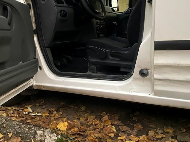 Білий Форд Коннект, об'ємом двигуна 1.8 л та пробігом 350 тис. км за 3200 $, фото 7 на Automoto.ua