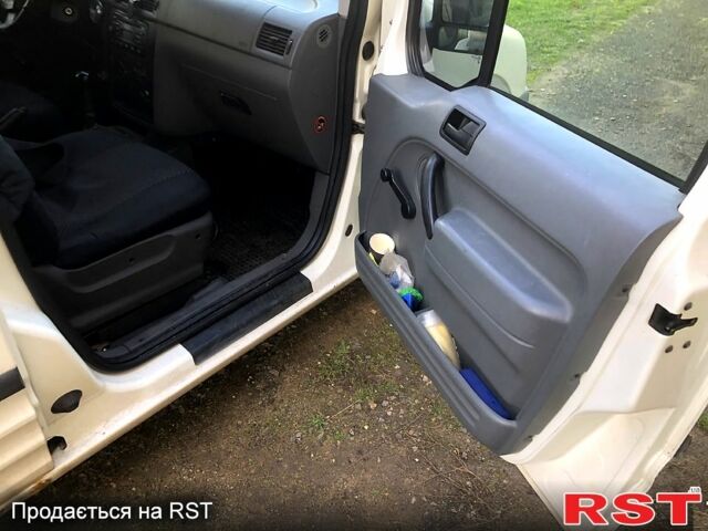 Белый Форд Коннект, объемом двигателя 1.8 л и пробегом 434 тыс. км за 2700 $, фото 5 на Automoto.ua