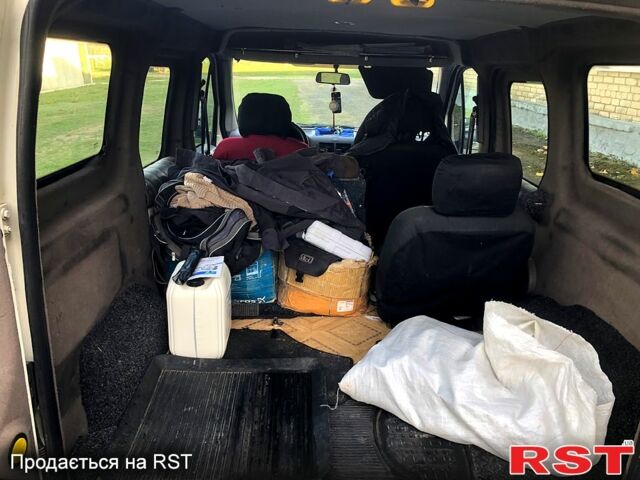 Белый Форд Коннект, объемом двигателя 1.8 л и пробегом 434 тыс. км за 2700 $, фото 7 на Automoto.ua