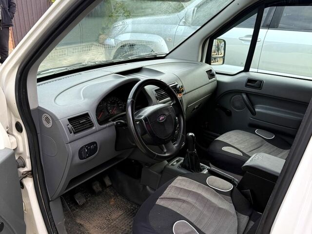 Белый Форд Коннект, объемом двигателя 1.8 л и пробегом 300 тыс. км за 5000 $, фото 3 на Automoto.ua