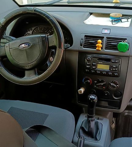 Белый Форд Коннект, объемом двигателя 1.8 л и пробегом 205 тыс. км за 4200 $, фото 6 на Automoto.ua