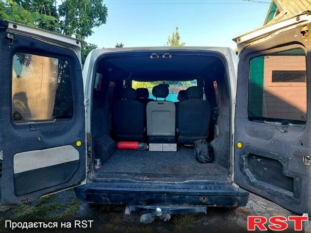 Белый Форд Коннект, объемом двигателя 1.8 л и пробегом 330 тыс. км за 4200 $, фото 3 на Automoto.ua