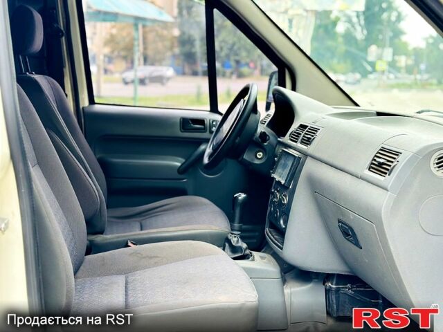 Білий Форд Коннект, об'ємом двигуна 1.8 л та пробігом 250 тис. км за 2850 $, фото 9 на Automoto.ua