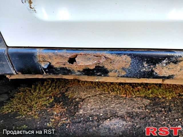 Белый Форд Коннект, объемом двигателя 1.8 л и пробегом 330 тыс. км за 4200 $, фото 4 на Automoto.ua