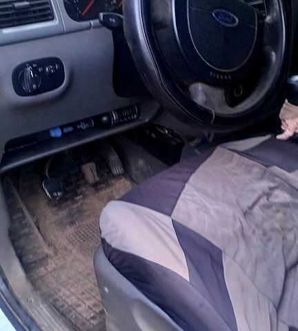 Белый Форд Коннект, объемом двигателя 1.8 л и пробегом 0 тыс. км за 2800 $, фото 5 на Automoto.ua