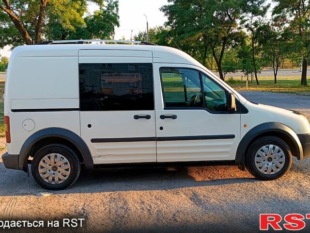 Белый Форд Коннект, объемом двигателя 1.8 л и пробегом 174 тыс. км за 4900 $, фото 3 на Automoto.ua
