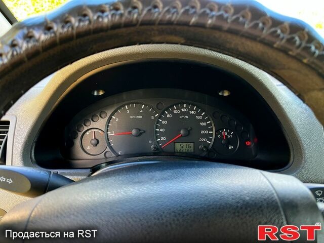 Білий Форд Коннект, об'ємом двигуна 1.8 л та пробігом 534 тис. км за 3800 $, фото 4 на Automoto.ua