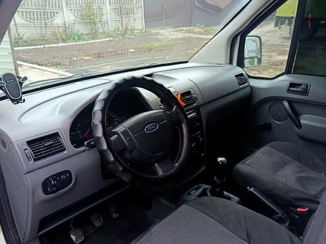 Білий Форд Коннект, об'ємом двигуна 1.8 л та пробігом 210 тис. км за 3800 $, фото 1 на Automoto.ua