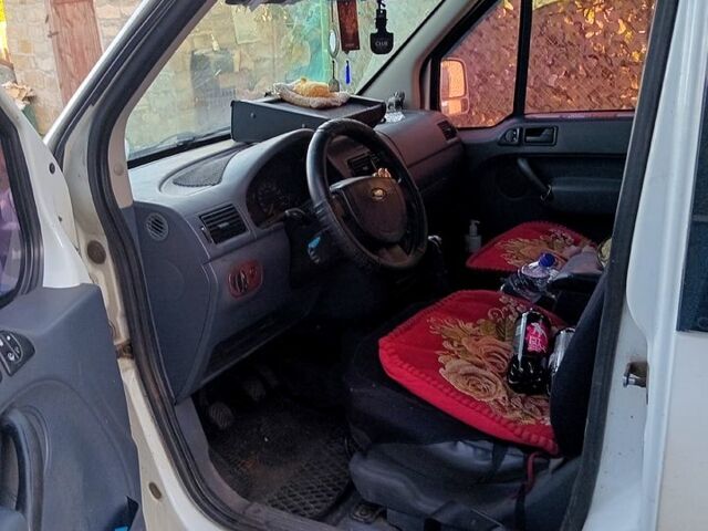 Белый Форд Коннект, объемом двигателя 1.8 л и пробегом 264 тыс. км за 3500 $, фото 3 на Automoto.ua