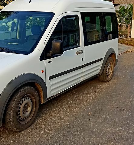 Белый Форд Коннект, объемом двигателя 1.8 л и пробегом 260 тыс. км за 4000 $, фото 1 на Automoto.ua