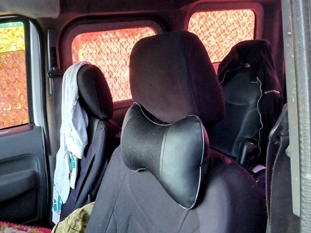 Белый Форд Коннект, объемом двигателя 1.8 л и пробегом 264 тыс. км за 3500 $, фото 2 на Automoto.ua