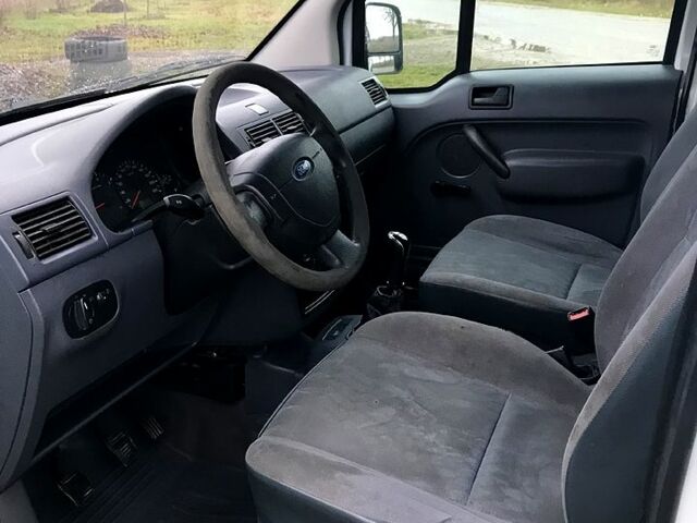 Белый Форд Коннект, объемом двигателя 1.8 л и пробегом 395 тыс. км за 3000 $, фото 6 на Automoto.ua