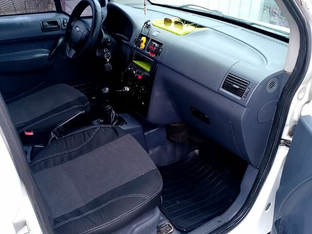 Білий Форд Коннект, об'ємом двигуна 1.8 л та пробігом 295 тис. км за 4100 $, фото 4 на Automoto.ua