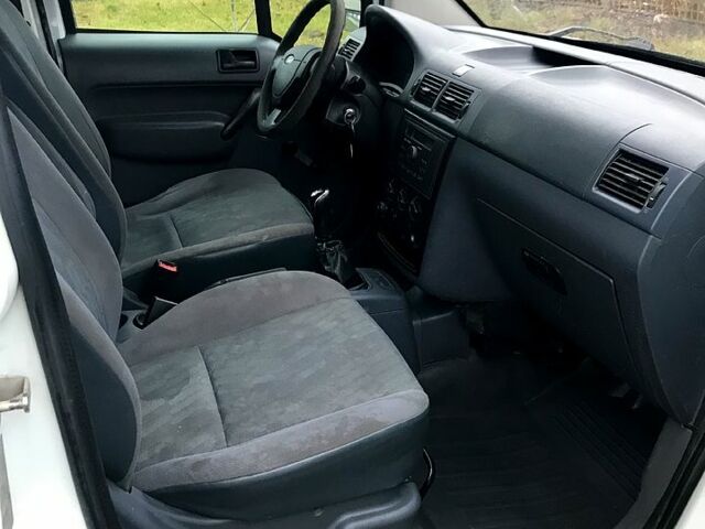 Белый Форд Коннект, объемом двигателя 1.8 л и пробегом 395 тыс. км за 3000 $, фото 7 на Automoto.ua