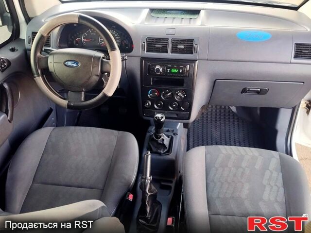 Белый Форд Коннект, объемом двигателя 1.8 л и пробегом 248 тыс. км за 5600 $, фото 6 на Automoto.ua