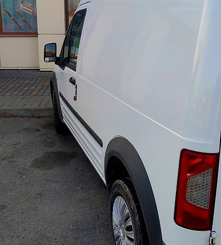 Белый Форд Коннект, объемом двигателя 1.8 л и пробегом 200 тыс. км за 4200 $, фото 3 на Automoto.ua