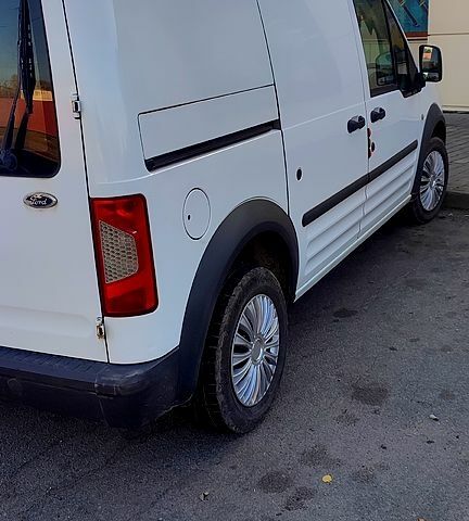 Белый Форд Коннект, объемом двигателя 1.8 л и пробегом 200 тыс. км за 4200 $, фото 2 на Automoto.ua