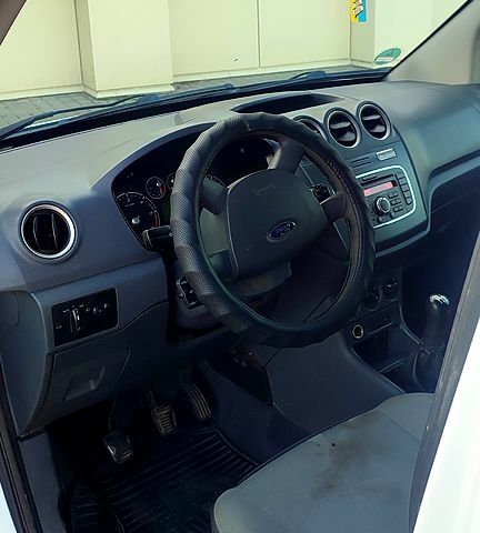 Белый Форд Коннект, объемом двигателя 1.8 л и пробегом 200 тыс. км за 4200 $, фото 4 на Automoto.ua