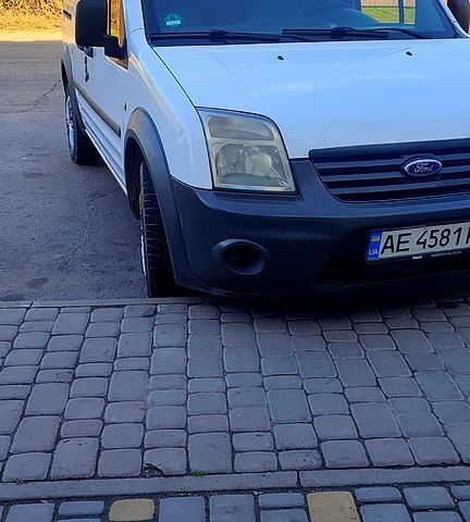 Белый Форд Коннект, объемом двигателя 1.8 л и пробегом 200 тыс. км за 4200 $, фото 1 на Automoto.ua