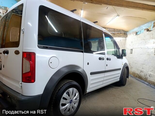 Белый Форд Коннект, объемом двигателя 1.8 л и пробегом 213 тыс. км за 5700 $, фото 1 на Automoto.ua